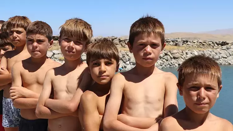 Van Gölü'nde saçları sararan çocuklar, Galatasaray maçına davet edildi