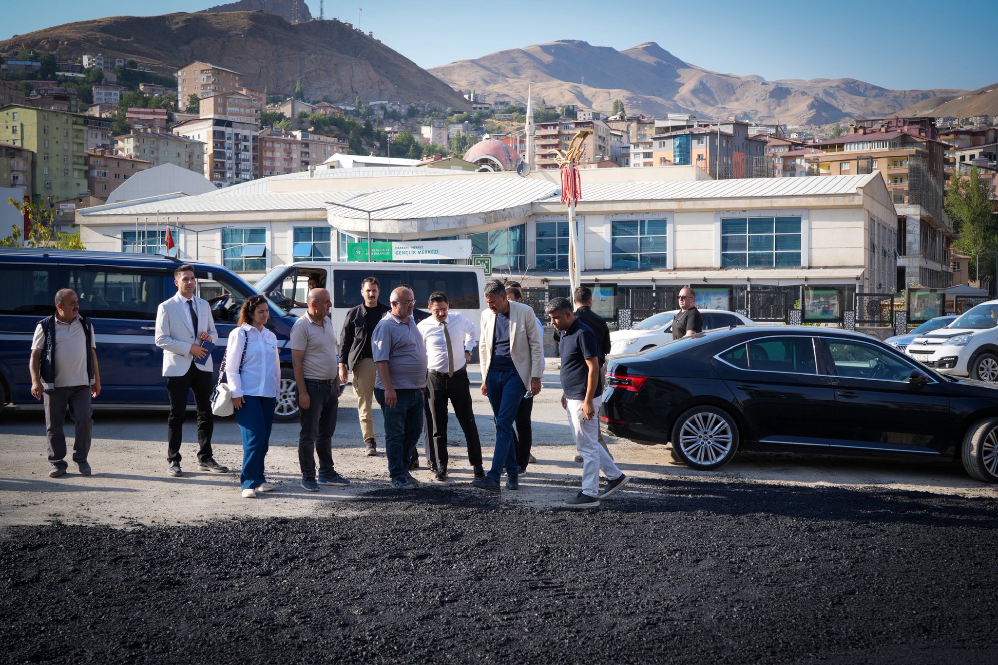Vali Çelik, Hastane Acil Servis Yolu Çalışmalarını İnceledi