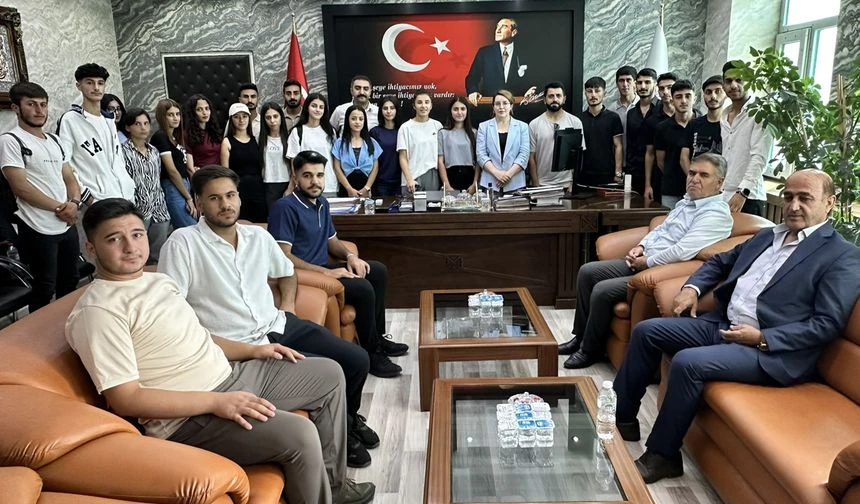 Yüksekova Belediyesi’nden öğrencilere ulaşım desteği