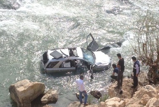 Hakkari'de trafik kazası: 1, ölü, 5 yaralı, 3 kayıp