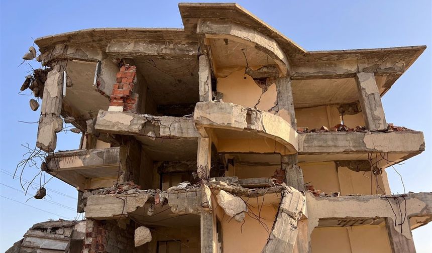 Hakkari'deki bu bina tehlike saçıyor