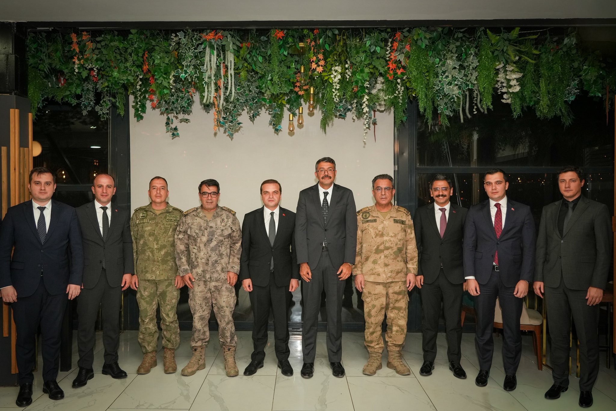 Hakkâri’de Tuğgeneraller Orhan ve Çarıkcıoğlu İçin Veda Programı Düzenlendi