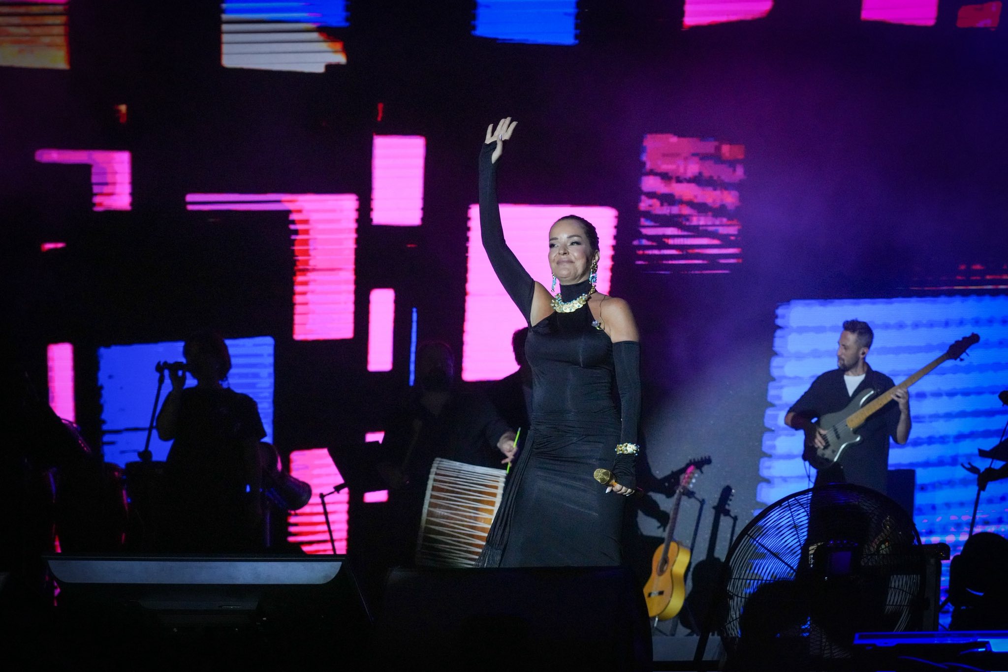 Şarkıcı Bengü, Hakkari'de sahne aldı