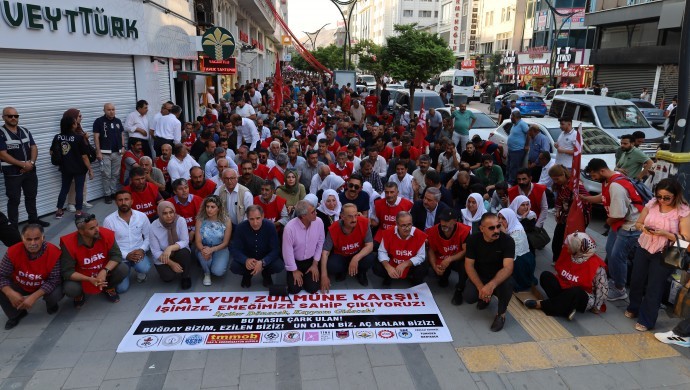 Van'da Kayyumun işten çıkardığı işçilerin eylemi sürüyor