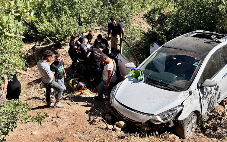 Dar ve bakımsız yolda yine kaza: 6 kişi yaralandı