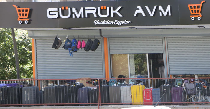 Hakkari'de bir ilk! Gümrük malzemeleri yarı fiyatına satışta!