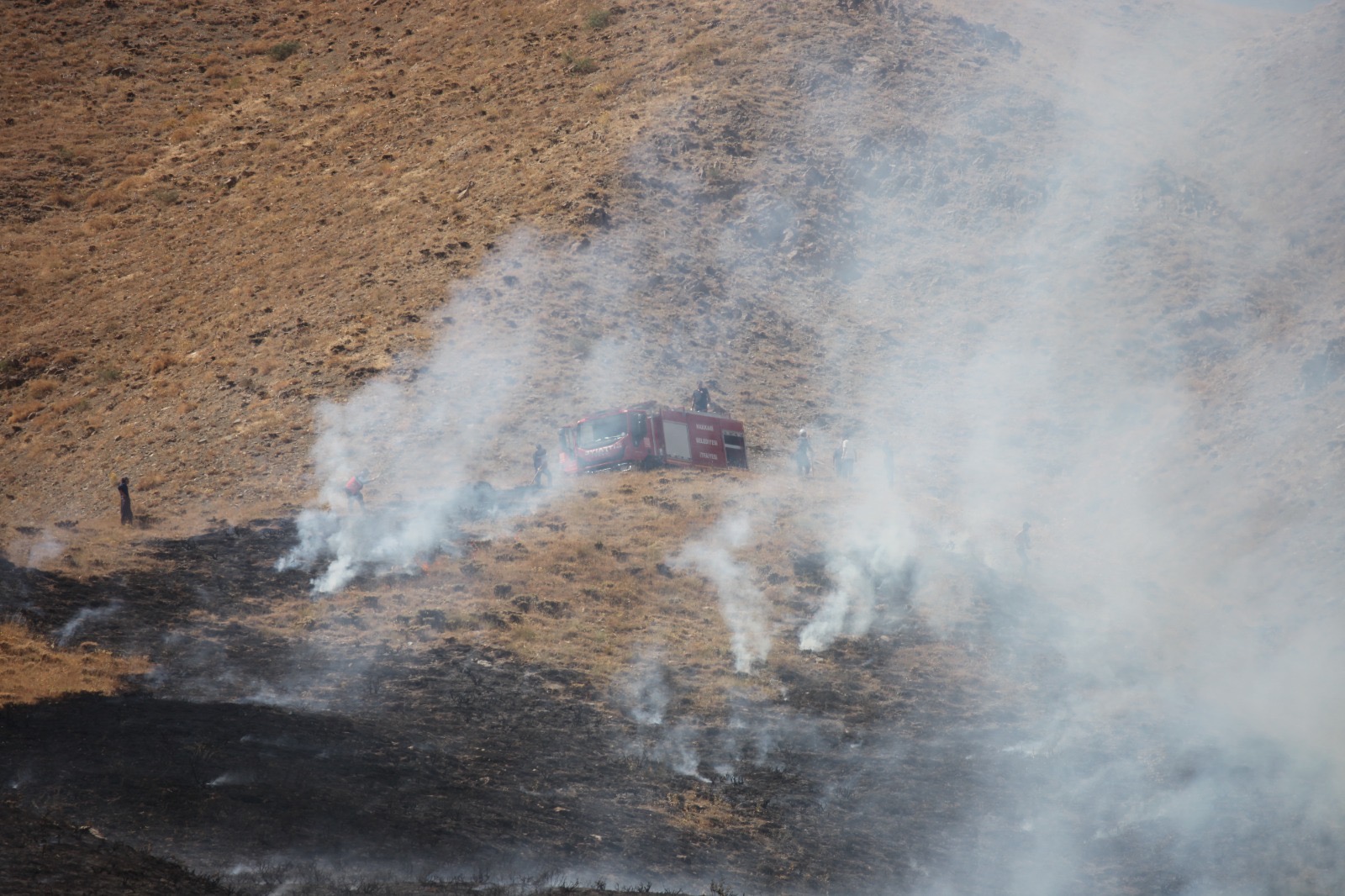 Hakkari’de Otluk Alanda Yangın Paniği!