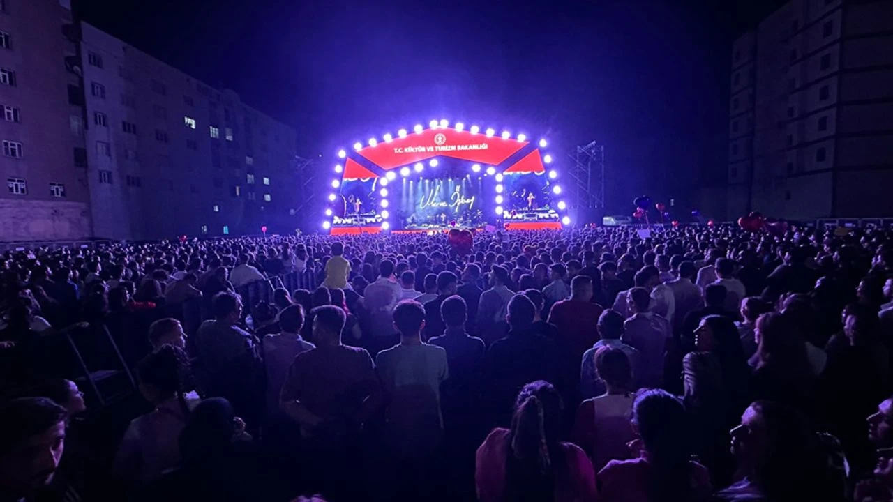 Yüksekova’da “Bir Anadolu Şenliği” başladı