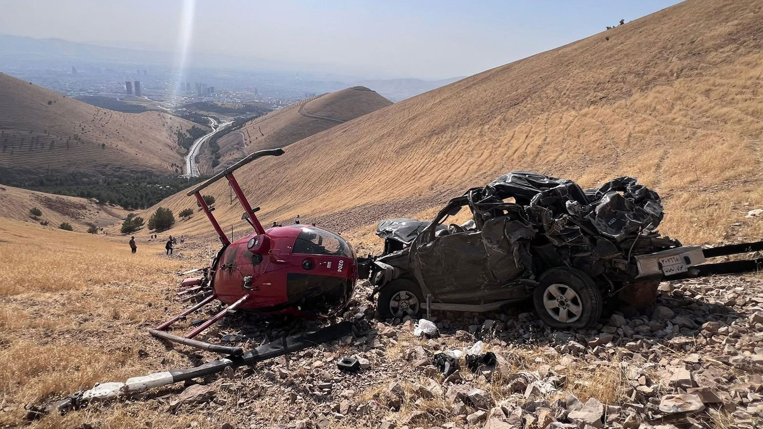 Süleymaniye’de çifte facia: Araç şarampole yuvarlandı, kurtarma helikopteri düştü