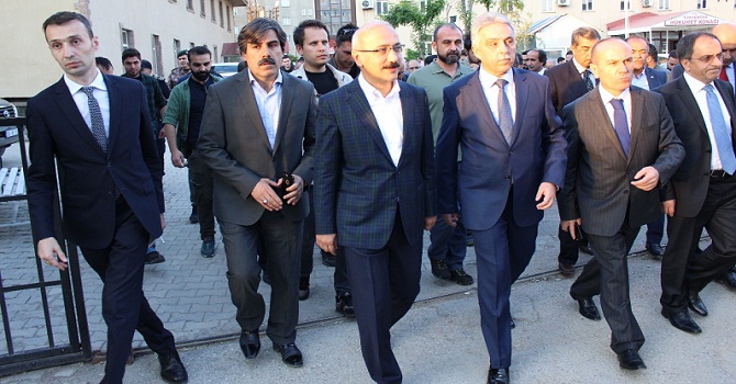 Kalkınma Bakanı Elvan, Yüksekova'da