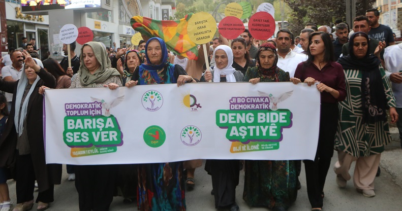 Hakkâri’de Barış İçin Yürüyüş ve Halay