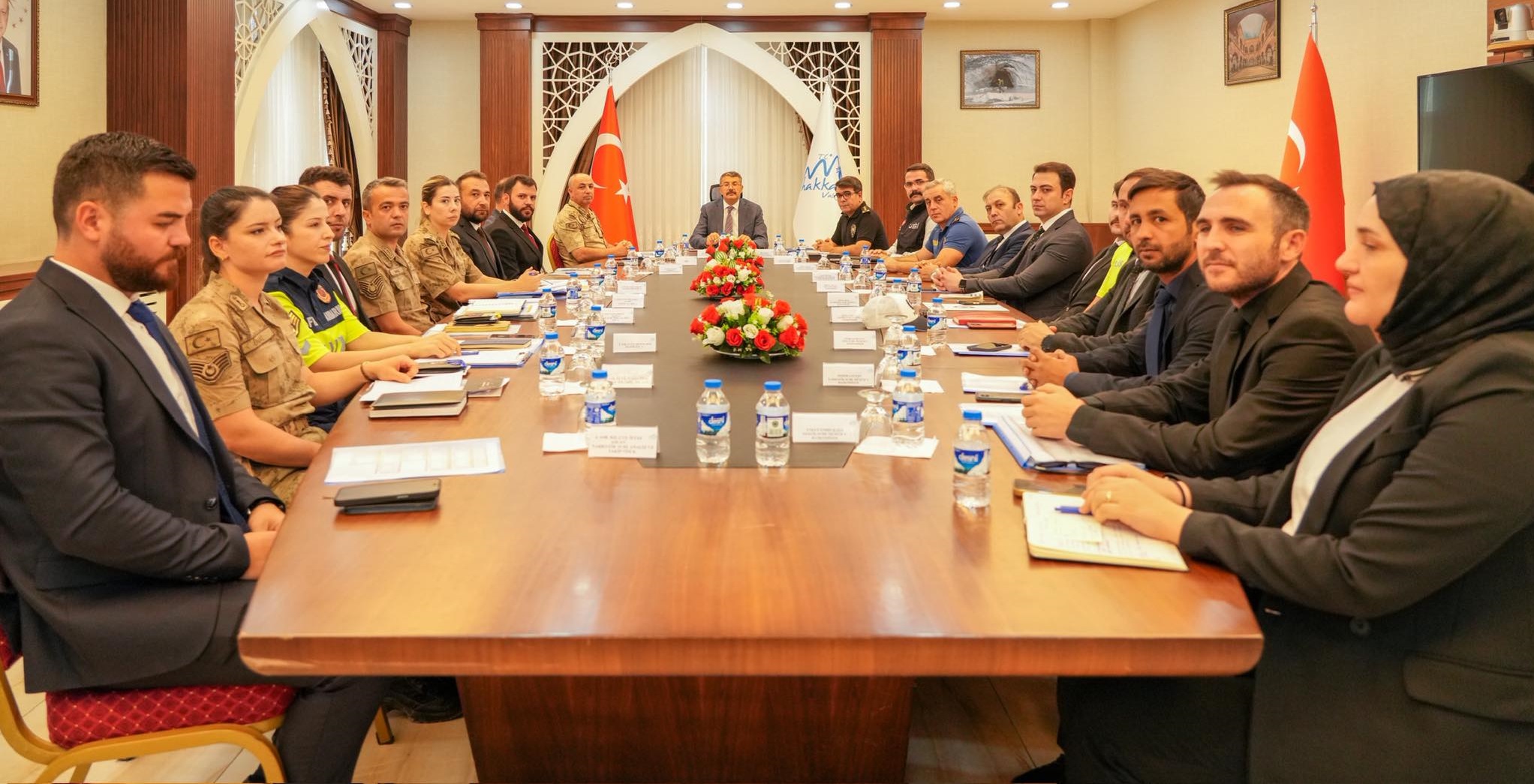 Vali Çelik başkanlığında asayiş toplantısı: 279 kişi yakalandı
