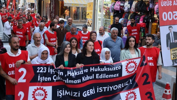 Van'da İşten çıkarılan işçilerin eylemi devam ediyor