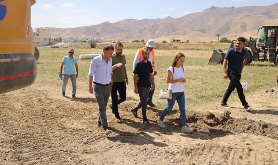 DSİ Hakkari'de dereleri atıklardan arındırıyor