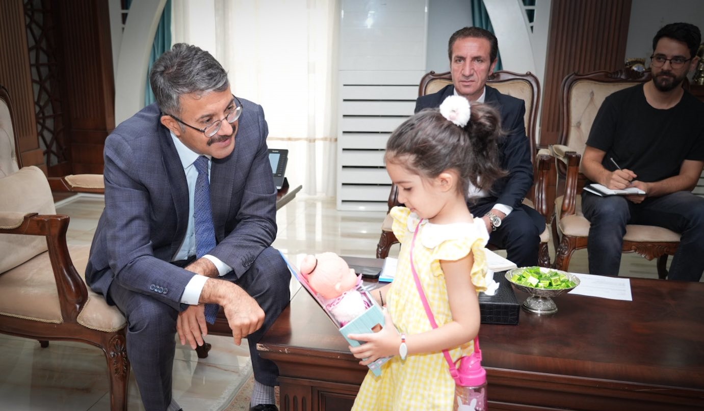 Hakkâri Valisi Çelik, Vatandaşların Taleplerini Dinledi