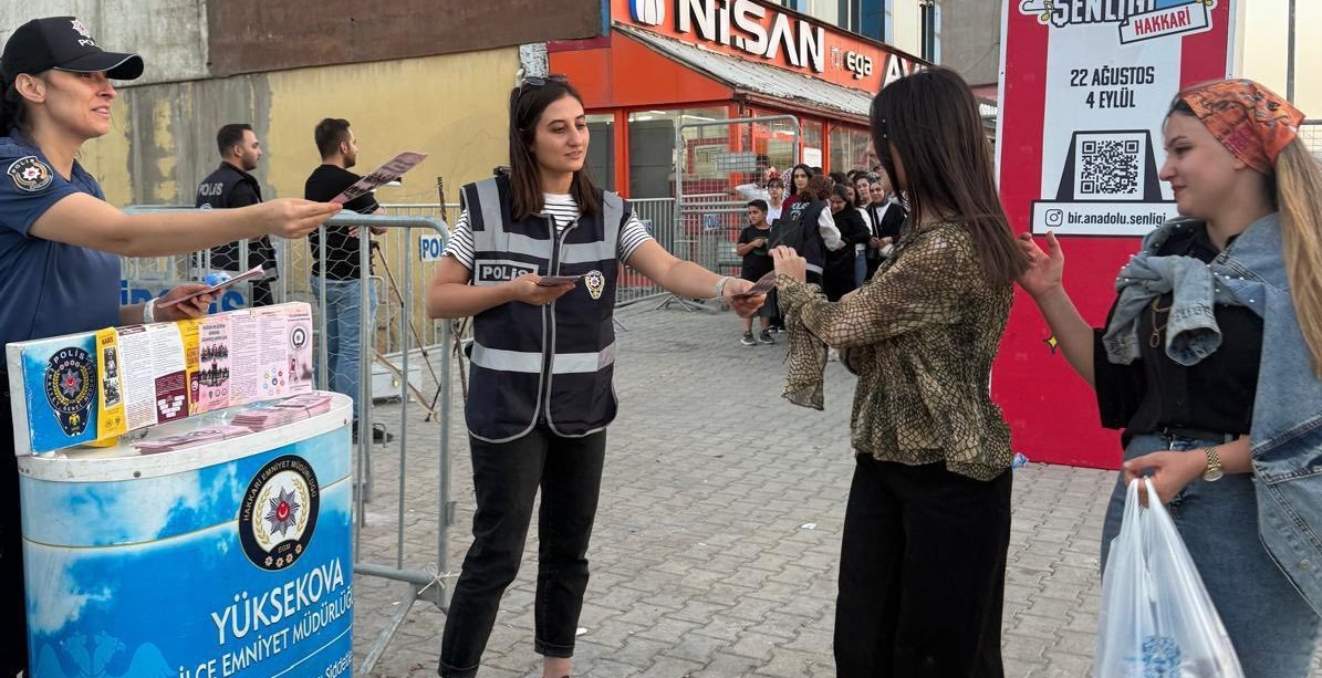 Hakkâri’de Emniyet Birimleri 51 Bin Broşürle Bilgilendirme Yaptı