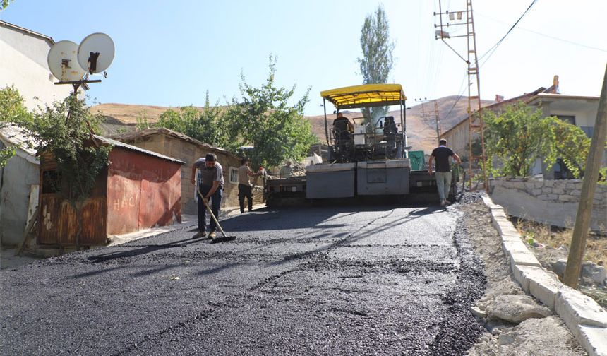 Bağlar mahallesinde asfaltlama çalışması başladı
