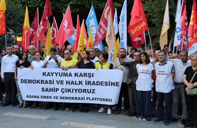 CHP'ye atanan kayyım protesto edildi: Darbeye hayır