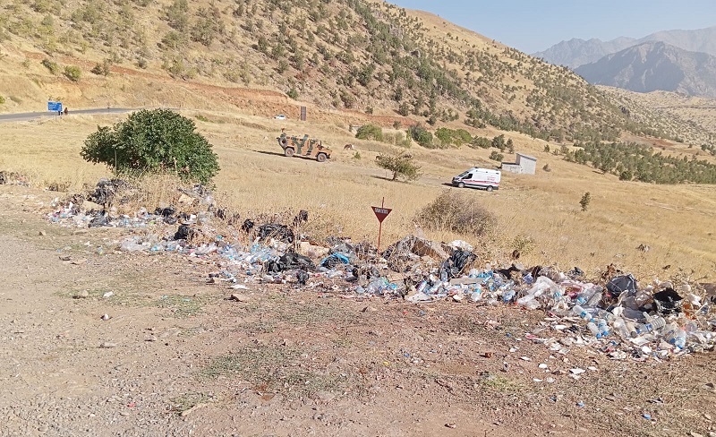 Çukurca’da Çöp Tepkisi: “Sınır Kapısına Yakışmıyor”