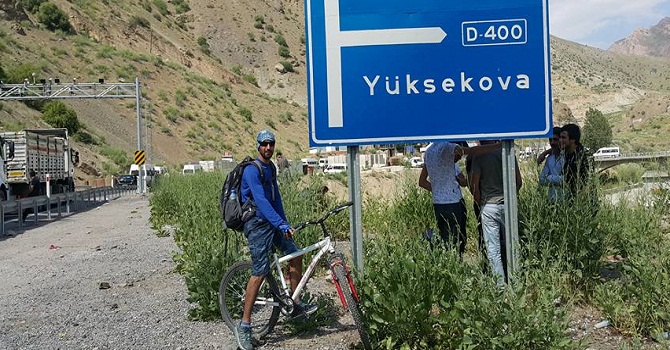 Hakkari'de Bisiklet tutkunları Yeni köprü'ye kadar pedal çevirdi