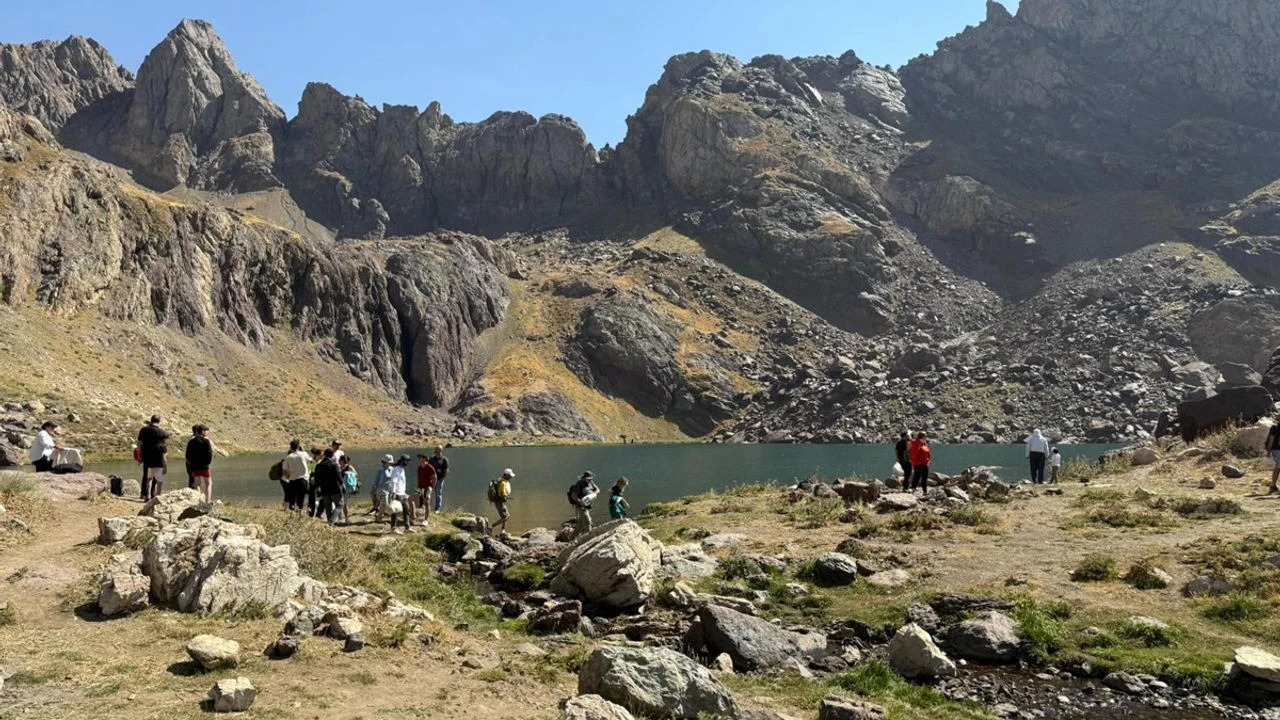 Doğaseverler Cilo Sat Gölleri’ni gezdi