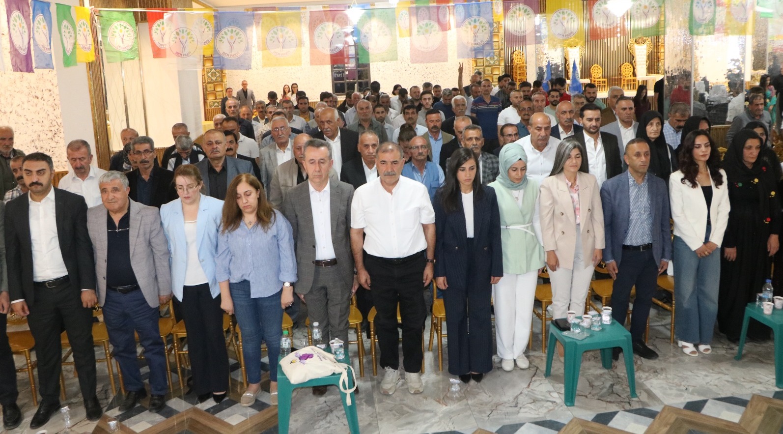 DEM Parti Hakkari Merkez İlçe Kongresi Gerçekleştirildi: Yeni Eş başkanlar belli oldu