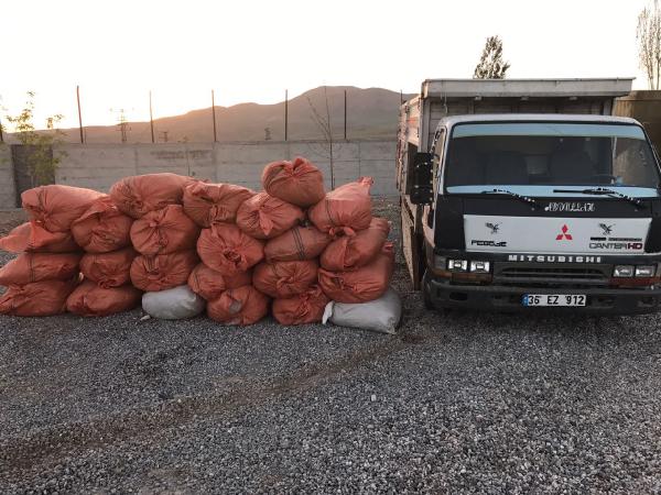 Hakkari-Van karayolunda 1 ton 30 kilo kaçak tütün ele geçirildi
