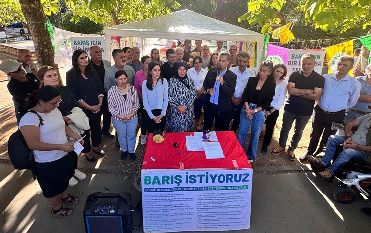 Yerlerine kayyum atanan DEM Partili eş başkanlardan Dersim'e ziyaret