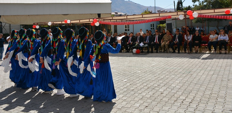 Hakkari’de İlköğretim Haftası Törenle Kutlandı