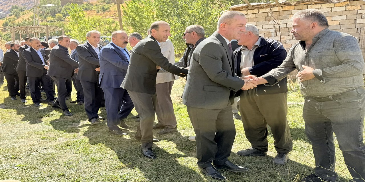 AK Parti Hakkari Teşkilatı, Yüksekova’da Vatandaşlarla Buluştu