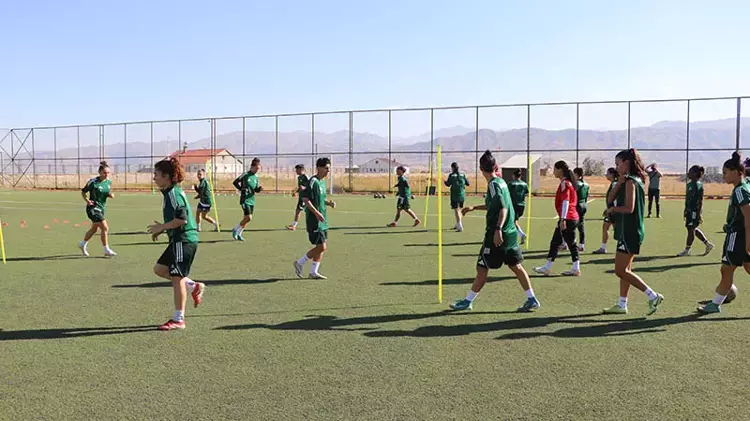 Yüksekova Kadın Futbol Takımı, Kadınlar Süper Ligi'ndeki ilk maçına hazırlanıyor