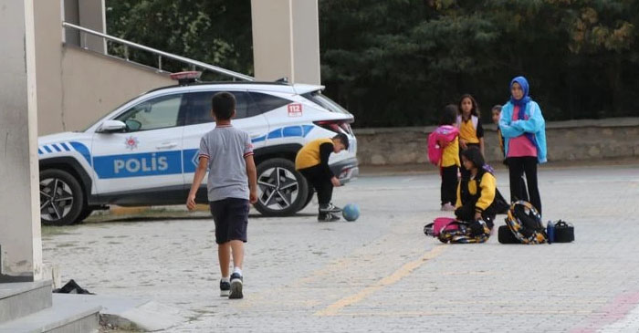 Van'da 2 öğretmen bıçaklandı