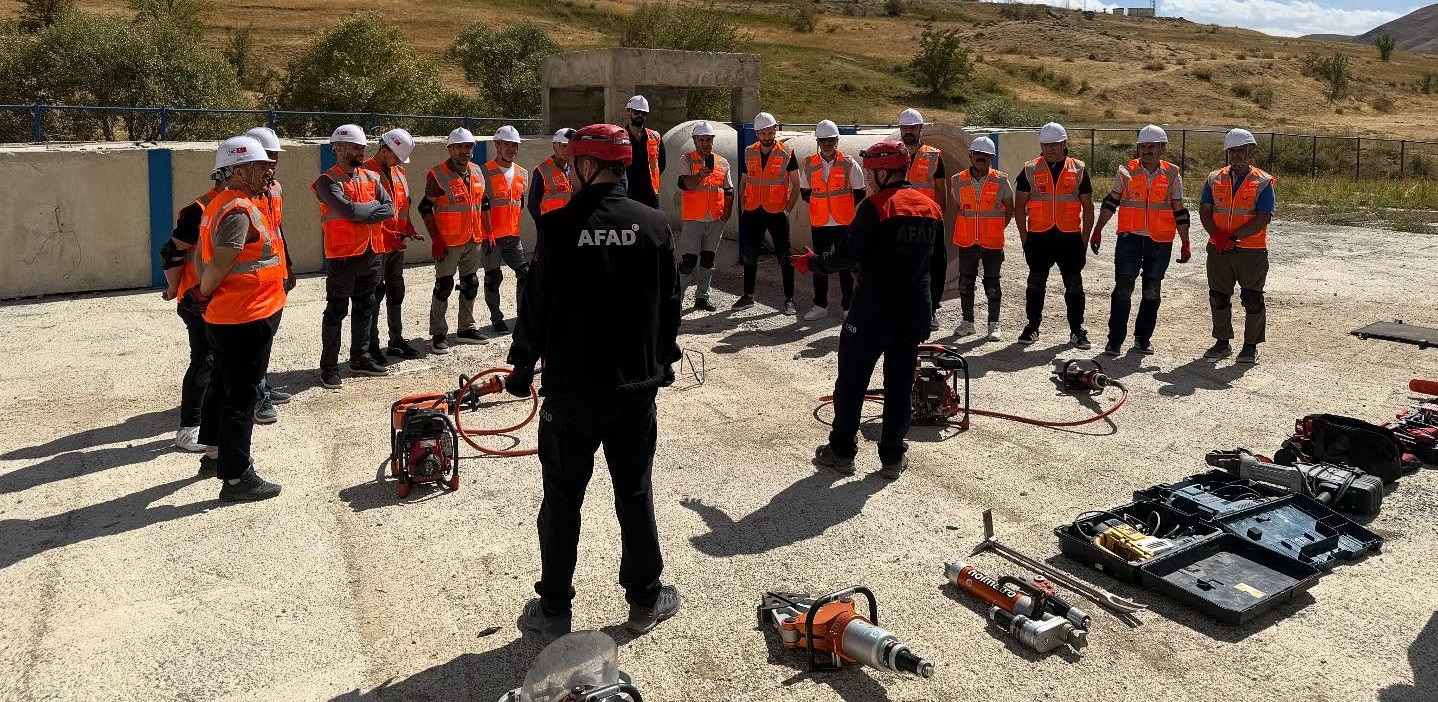 Hakkâri AFAD’dan Sanayi Esnafına Uygulamalı Afet Eğitimi