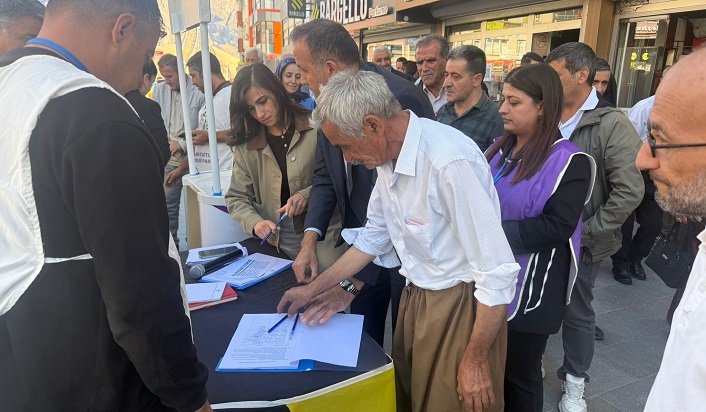 Hakkari’de “Barış İstiyoruz” İmza Kampanyası Başladı