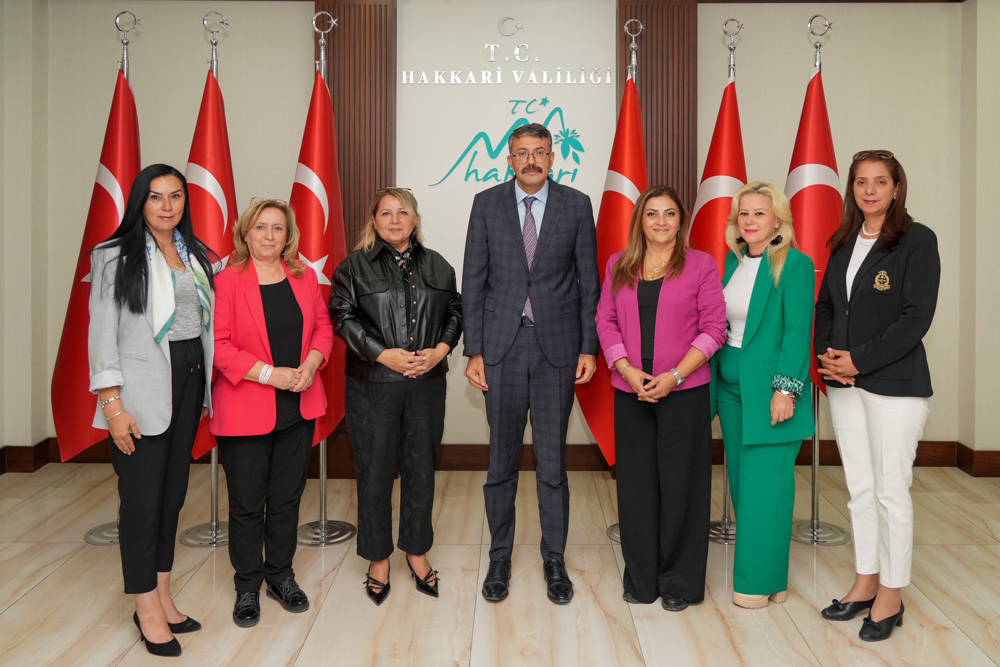 Kadın Muhtarlardan Vali Çelik’e Ziyaret