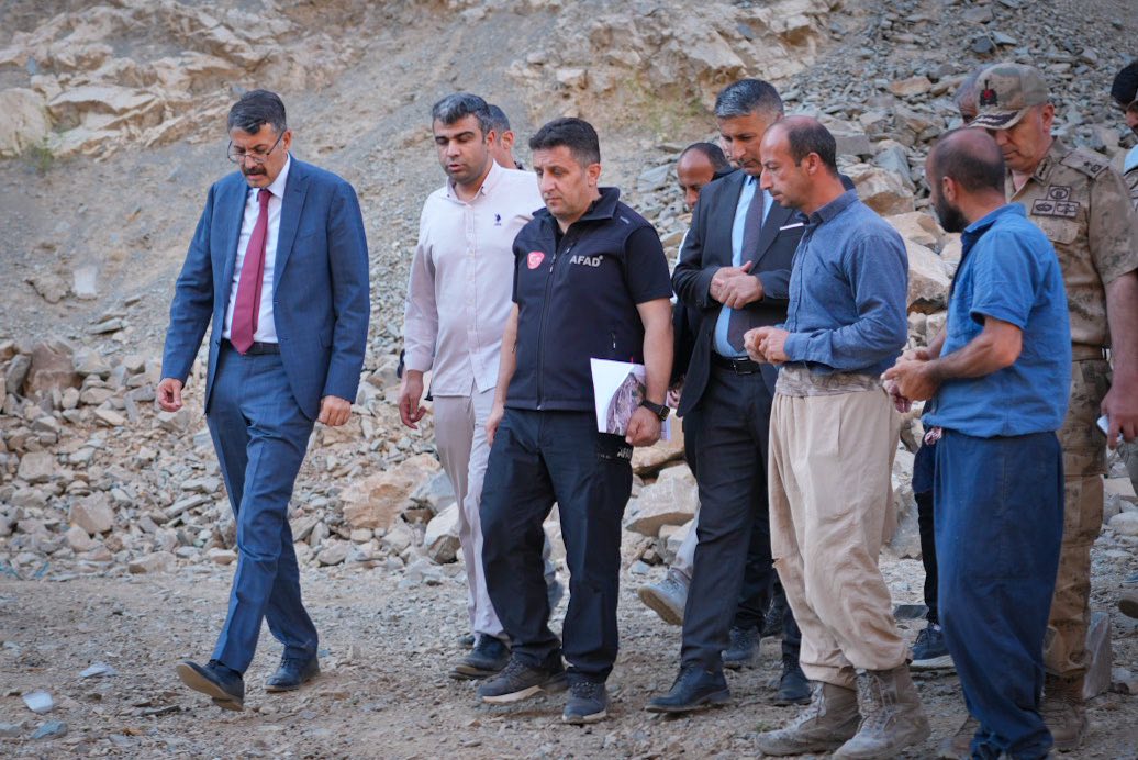 Çukurca’da Heyelan Riski: Vali Çelik Çalışmaları Yerinde Denetledi