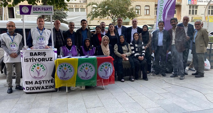 Hakkari'de “Barış İstiyoruz” İmza Kampanyası 5. Gününde