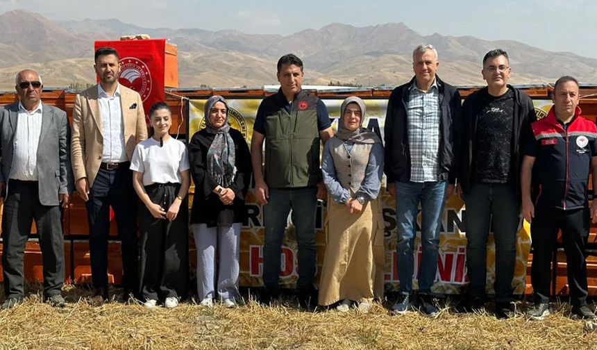 Hakkari'de kadın üreticilere kovan desteği