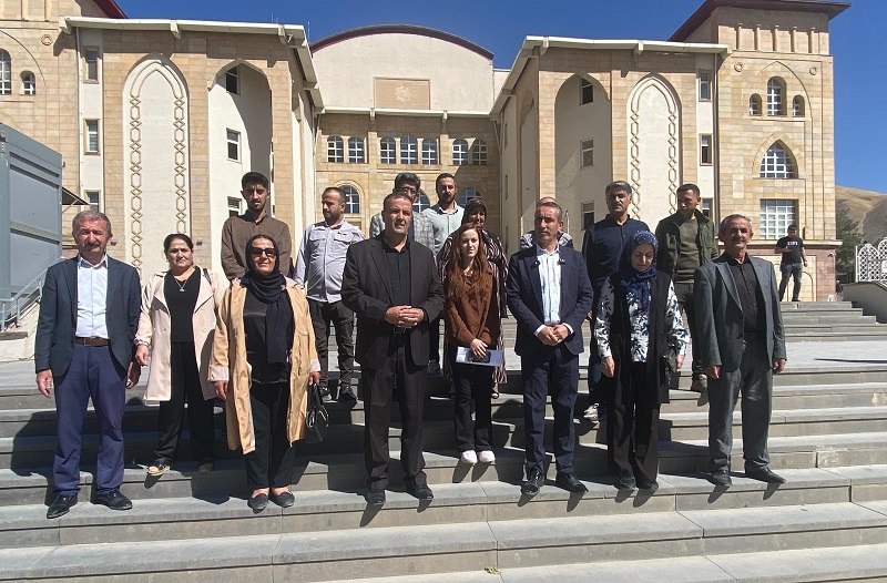 DEM Parti Hakkari İlçe Eş Başkanları Mazbatalarını Aldı