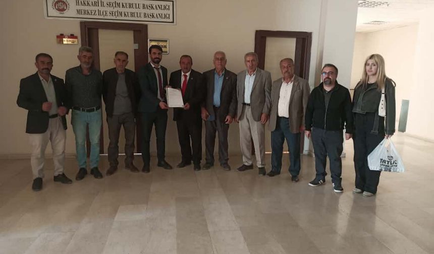 CHP Hakkari Merkez İlçe Başkanı Besi mazbatasını aldı