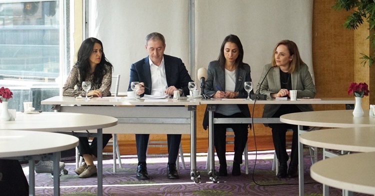 DEM Parti Eş Genel Başkanları Akil İnsanlar heyetlerinde yer alan aydın ve yazarlarla bir araya geldi