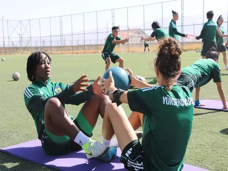 Hakkari'ye gelen Beyza: İyi ki burayı tercih etmişim