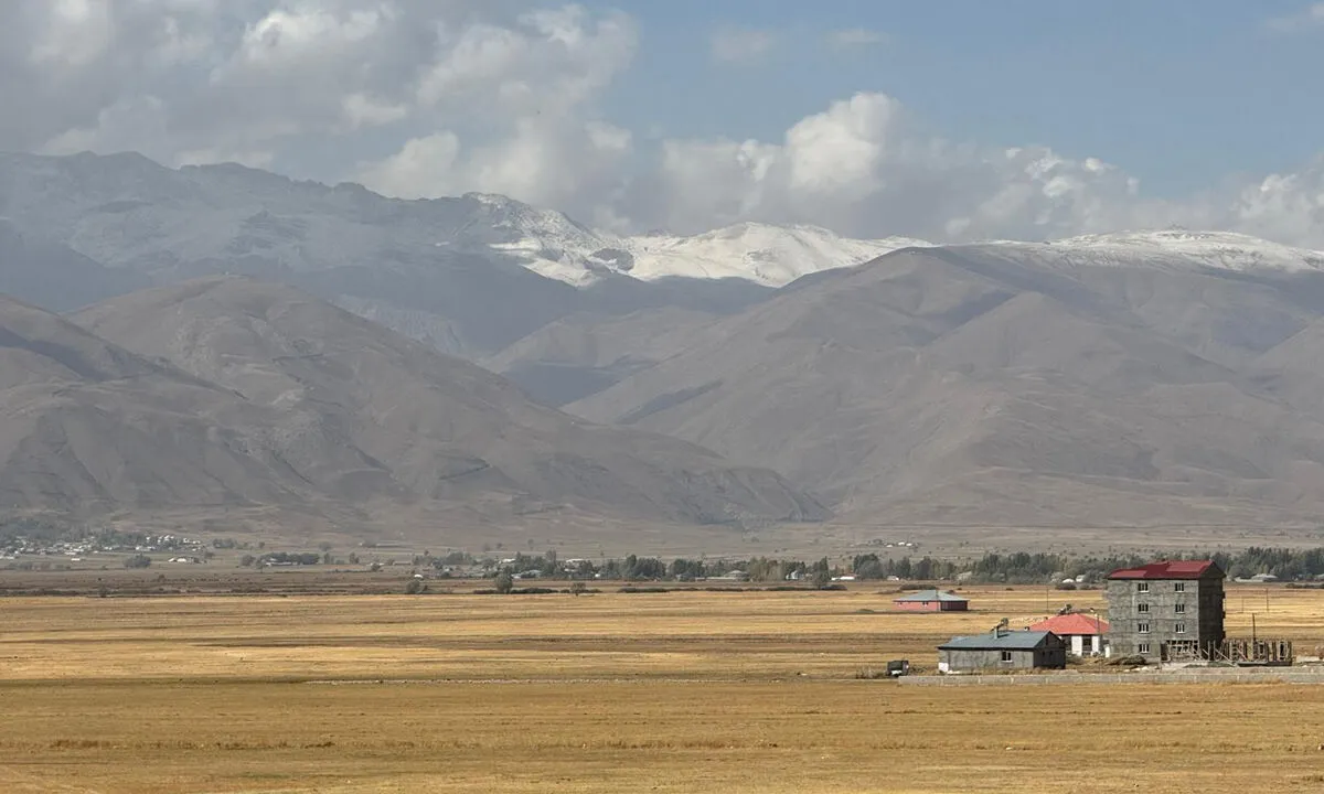 Hakkari’de Yılın İlk Karı Yağdı