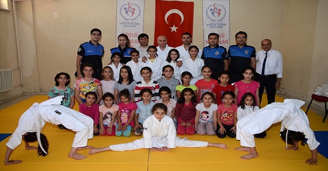 Hakkari Polisi JUDO takımını ziyaret etti