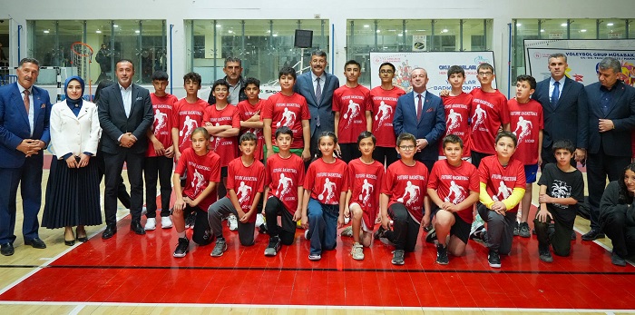 Hakkari’de Amatör Spor Kulüplerine nakdi destek