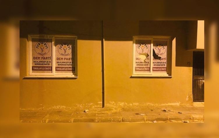 DEM Parti ilçe binasına saldırı