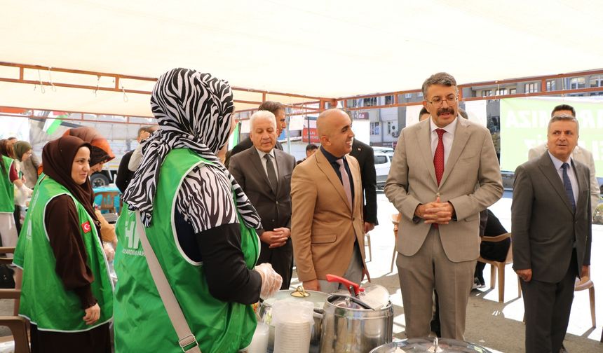 Hakkari’de 'Filistin Yararına Hayır Çarşısı' kermesi
