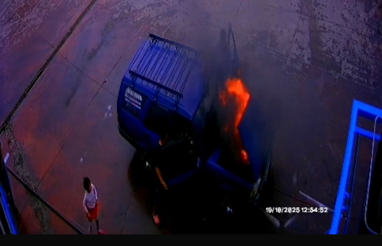 Hakkarili Genç, Yanan Araçtan İki Çocuğu böyle Kurtardı