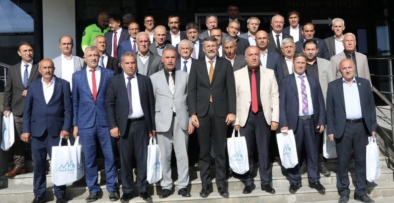 Vali Çelik muhtarlarla yemekte bir araya geldi