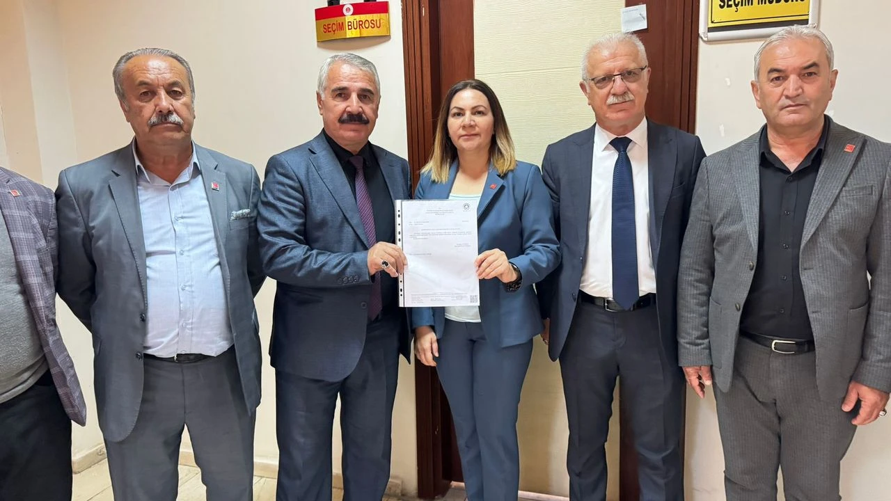 CHP Hakkari İl Başkanı Suzan Çakırbeyli Mazbatasını Aldı